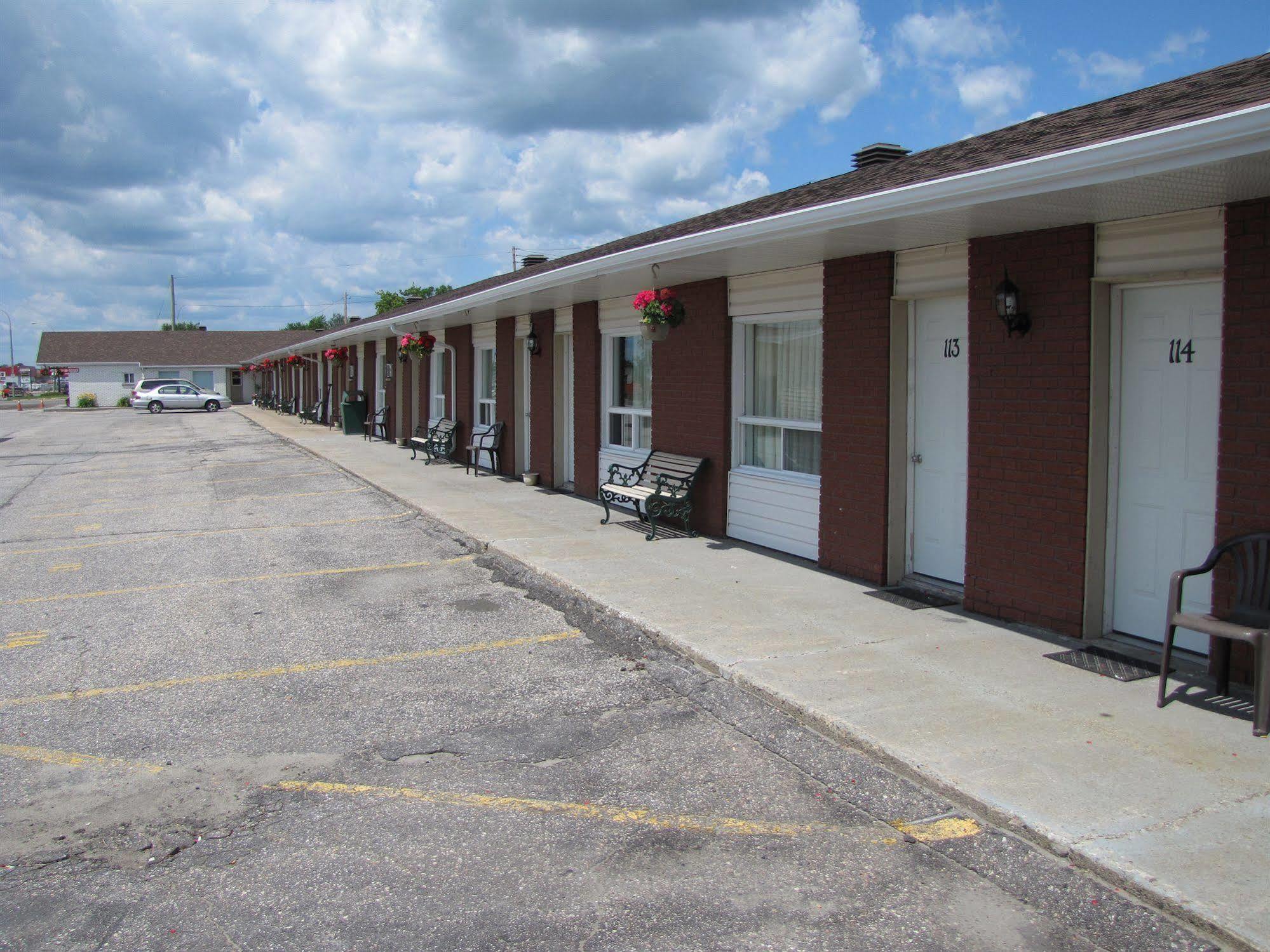 林肯汽车旅馆 Sturgeon Falls 外观 照片