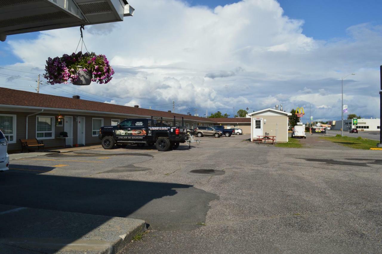 林肯汽车旅馆 Sturgeon Falls 外观 照片